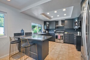 Refrigerador, microondas, horno, placa de cocina