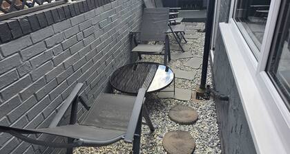 30m from Alton Towers 2bedroom apartment Family budgetfriendly modern amenities