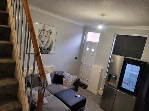 30m from Alton Towers 2bedroom apartment Family budgetfriendly modern amenities