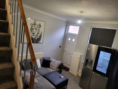 30m from Alton Towers 2bedroom apartment Family budgetfriendly modern amenities