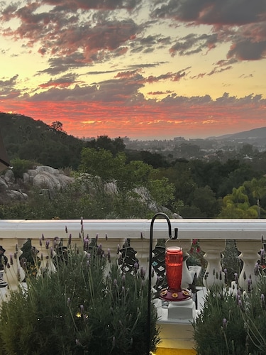 Charming 1-bedroom guest house/resort style in quiet, gated community in Poway.