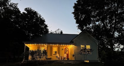 Charming cottage close to Juniata College overlooking historic Huntingdon