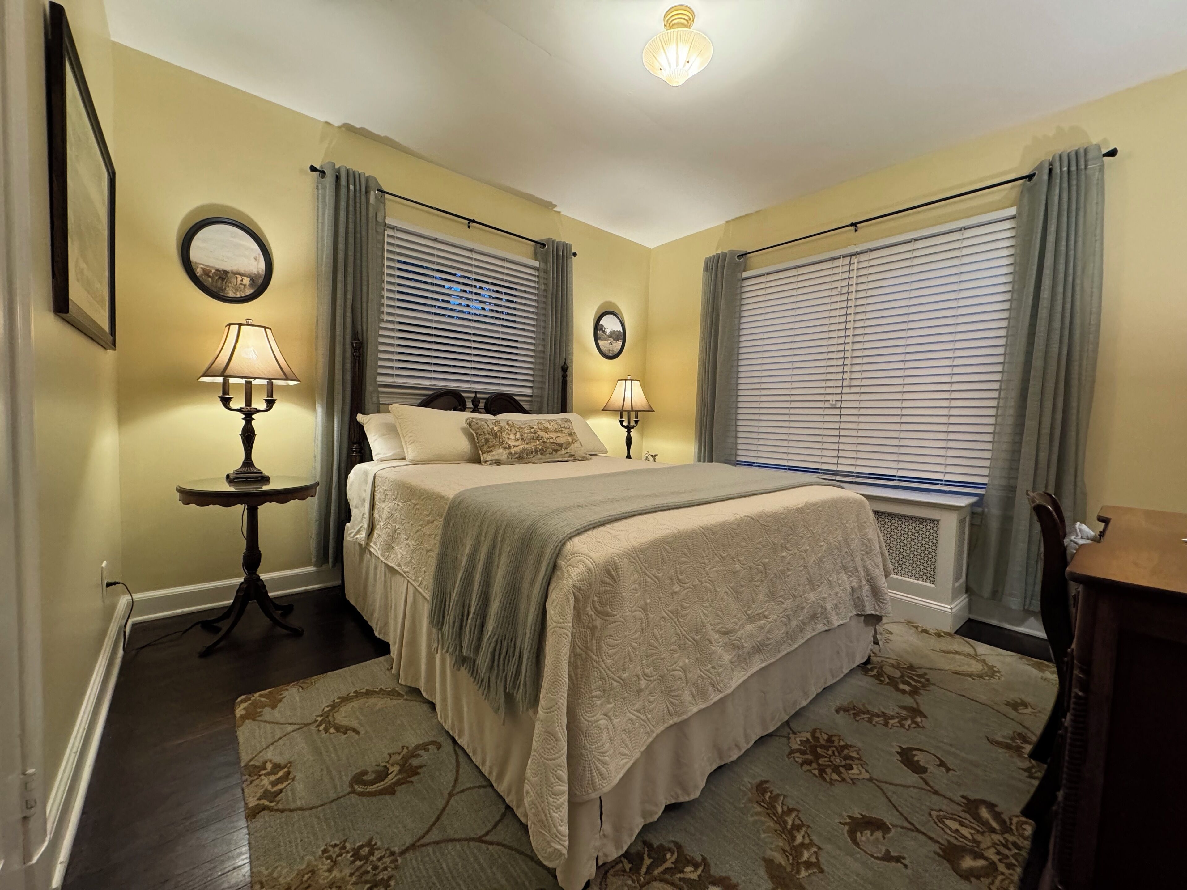 3 chambres, fer et planche à repasser, Wi-Fi gratuit, draps fournis