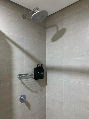 Hair dryer, towels, soap, shampoo - Cozy condo suite in wonderful Cebu City with WiFi, AC (Cebu City)