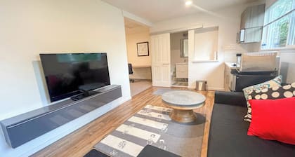 Modern Private Guest House in Seattle