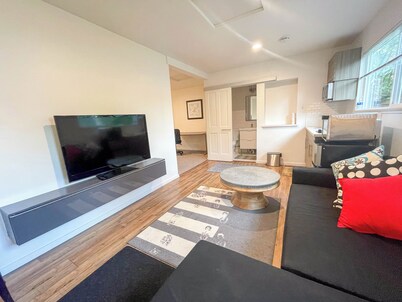 Modern Private Guest House in Seattle