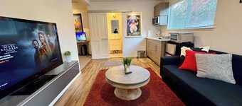 Modern Private Guest House in Seattle