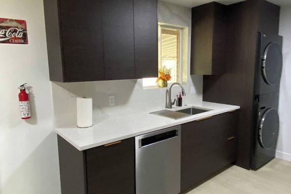 Frigorífic, microones, forn i placa de cuina