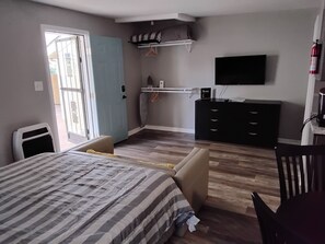 1 bedroom, iron/ironing board, WiFi, bed sheets - Redd's Cozy Corner  (Memphis)