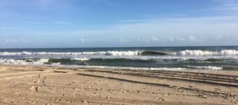 Charming 1-bedroom condo sleeps 6 in Hatteras with WiFi, AC, Pool ,walk to Beach