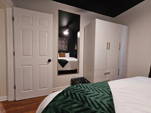 2 多间卧室、熨斗/熨衣板、WiFi、床单