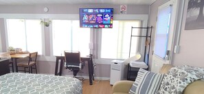1 habitación, escritorio, tabla de planchar con plancha y wifi 