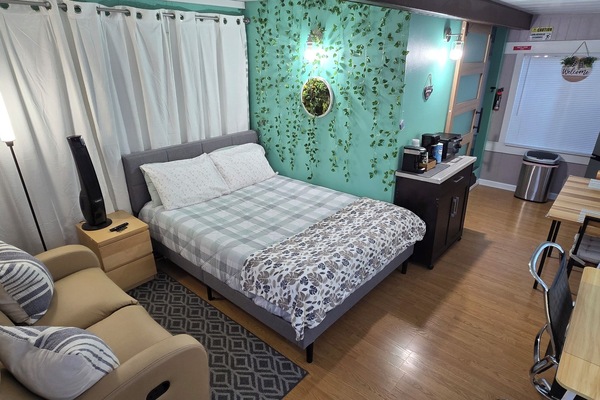 1 bedroom, desk, iron/ironing board, WiFi