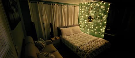 1 bedroom, desk, iron/ironing board, WiFi
