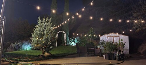 Cozy Guesthouse/Garden Hideaway Retreat, Private Entrance, Safe and Quiet Area