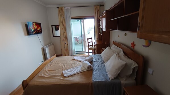 3 bedrooms, WiFi, bed sheets