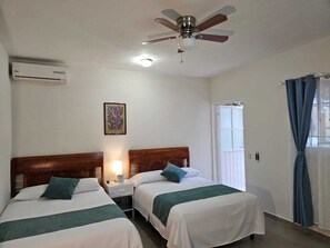 Desk, laptop workspace, blackout curtains, free WiFi - Casa Bakal (Playa del Carmen)
