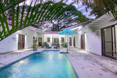 Hacienda Iguana Amazing 4 brm 5 bth private house w/pool