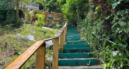 Cozy cabin with hot water jacuzzi and AC in the mountains of Guayama.