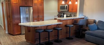 Experience Humboldt County Redwoods, Clean, Cozy, Private Yard 420 Friendly 