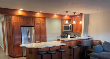 Experience Humboldt County Redwoods, Clean, Cozy, Private Yard 420 Friendly