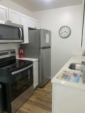 電子レンジ、オーブン、コンロ、食器洗い機