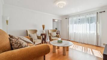 Duplex, 3 Bedrooms | Living area | Smart TV