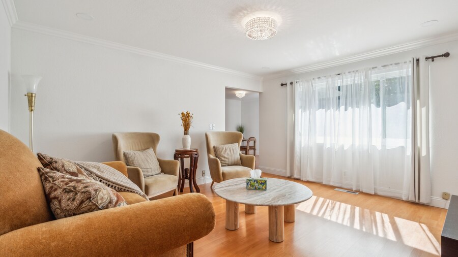 Spacious Mountain View Duplex In Prime Location 3 Bedroom Duplex