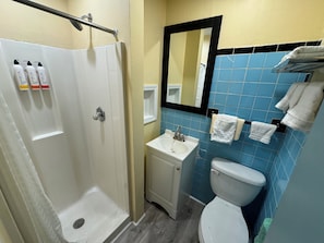 Soap, shampoo, toilet paper - Royal INN (Olney)