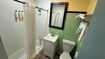 石鹸、シャンプー、トイレットペーパー