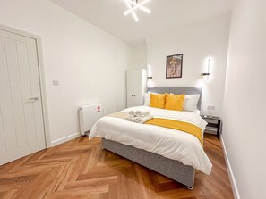 2 bedrooms, iron/ironing board, free WiFi - Modern 2 Bedroom Flat in Luton Town Centre (Luton)