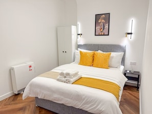 2 bedrooms, iron/ironing board, WiFi (free) - Modern 2 Bedroom Flat in Luton Town Centre (Luton)