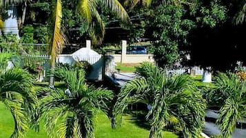 Vista frontal de la propiedad