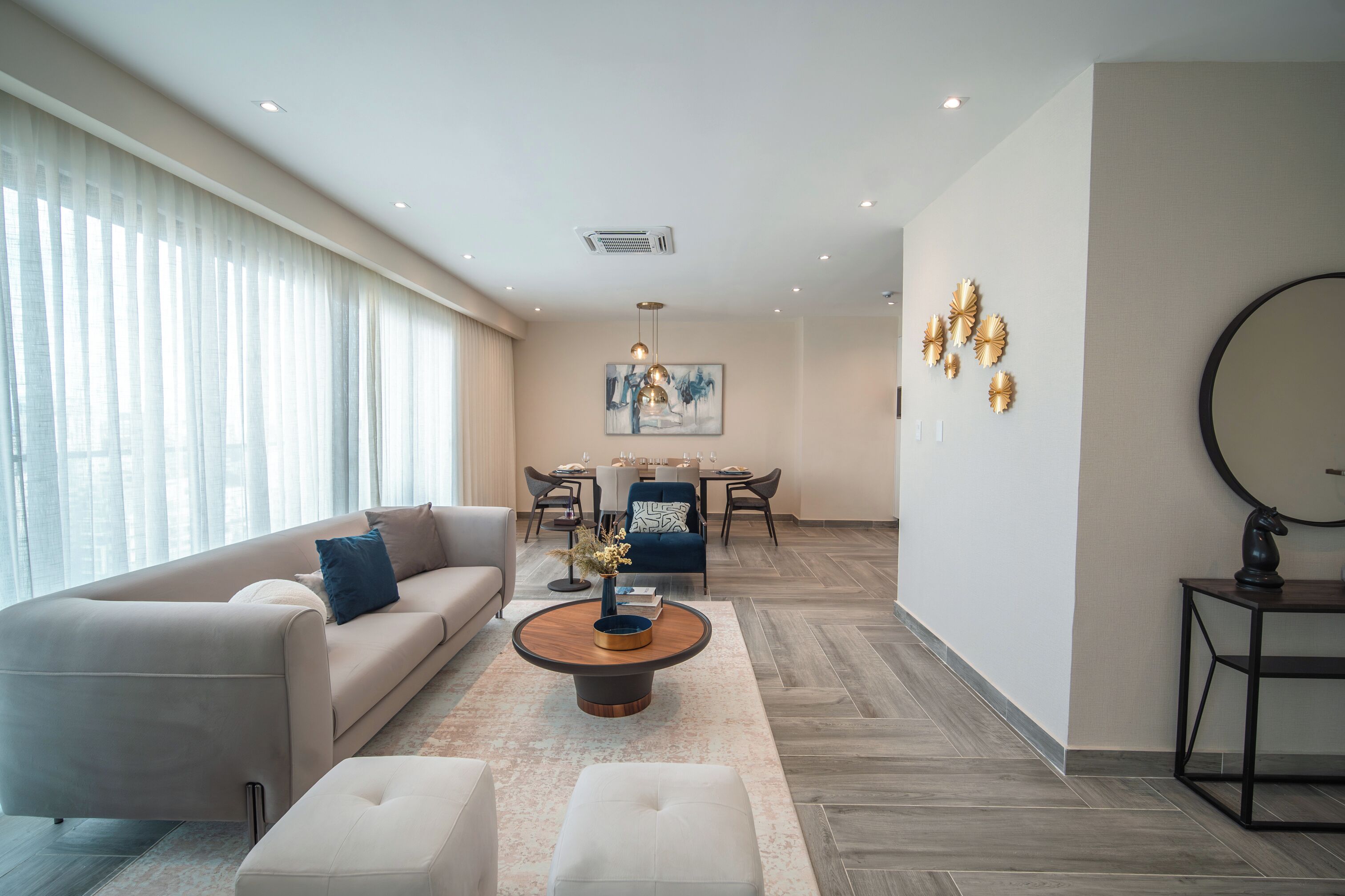 Deluxe-Zimmer, 1 Schlafzimmer | Wohnbereich | 40-Zoll-Smart-TV mit Satellitenempfang, Netflix, Streaming-Dienste