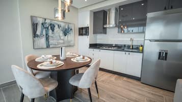 Superior-Zimmer, 1 Schlafzimmer | Eigene Küche | Großer Kühlschrank, Mikrowelle, Wasserkocher mit Kaffee-/Teezubehör