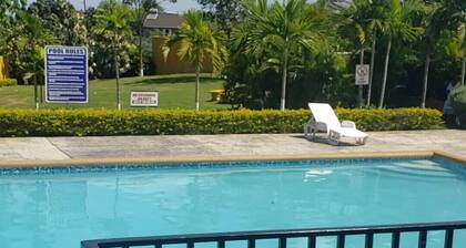 O'Brien's Ocean Villa, 3-bedroom, 3 Bathroom Villa in Florence Hall Village