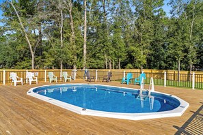 Outdoor pool - Modern, Cozy and Spacious Home in Foley Alabama. (Foley)