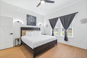 4 bedrooms, iron/ironing board, WiFi, bed sheets - Modern, Cozy and Spacious Home in Foley Alabama. (Foley)