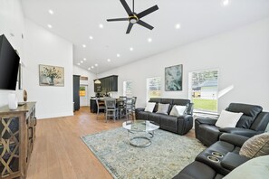 Living area - Modern, Cozy and Spacious Home in Foley Alabama. (Foley)