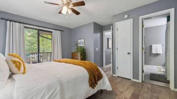 3 slaapkamers, een strijkplank/strijkijzer, reisbedje, gratis wifi