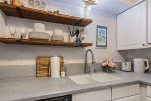 Interior - Winter Escape - Tunnel Vision Trail (Bella Vista)