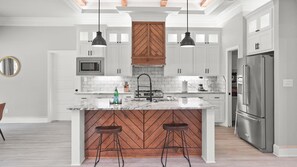 House, 3 Bedrooms | Private kitchen - Towering Pines - 3 Beds, Near Lake, Huge Backyard (Flint)