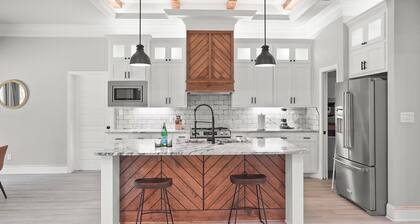 Tranquil Flint Escape: Relax In Nature's Serenity 3 Bedroom Home
