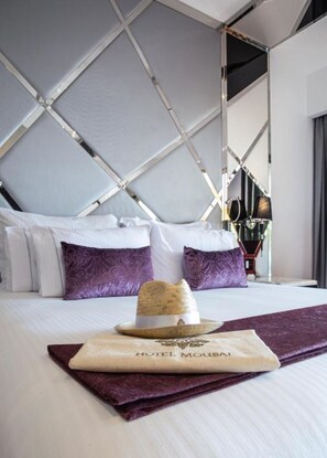 Tabla de planchar con plancha, wifi y ropa de cama 