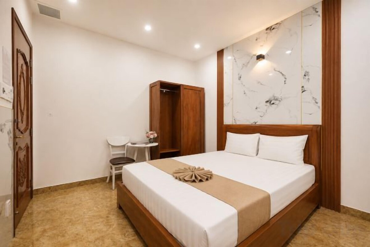 Blackout drapes, soundproofing, WiFi (free), bed sheets