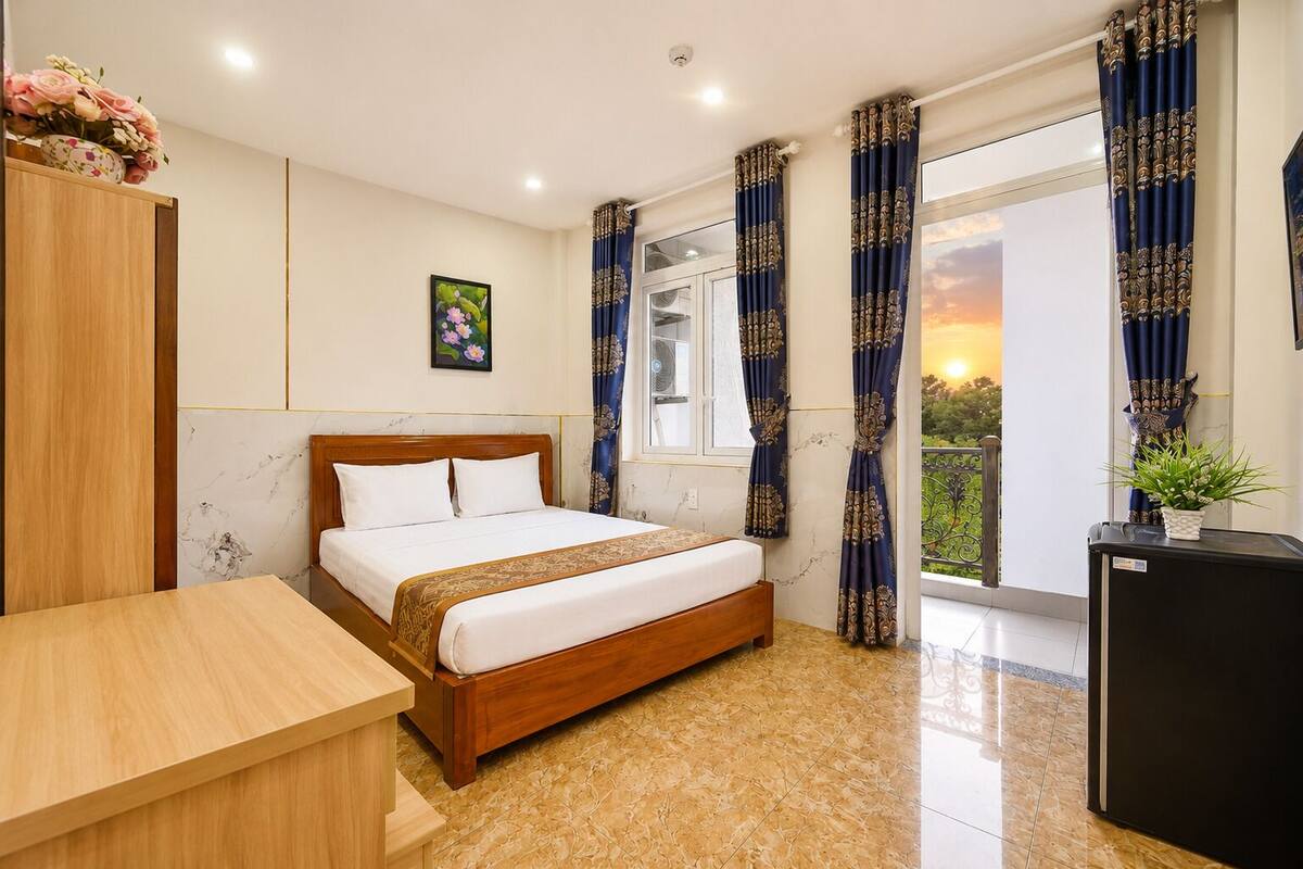Blackout curtains, soundproofing, free WiFi, bed sheets