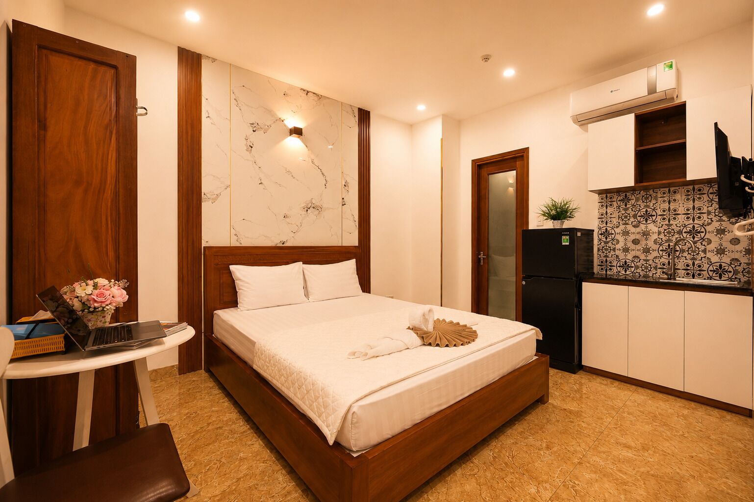 Standard Double Room | Desk, blackout drapes, soundproofing, free WiFi