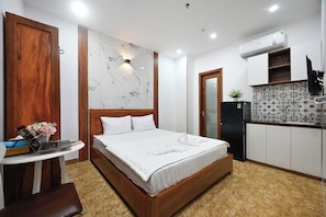 Standard Double Room | Desk, blackout drapes, soundproofing, free WiFi