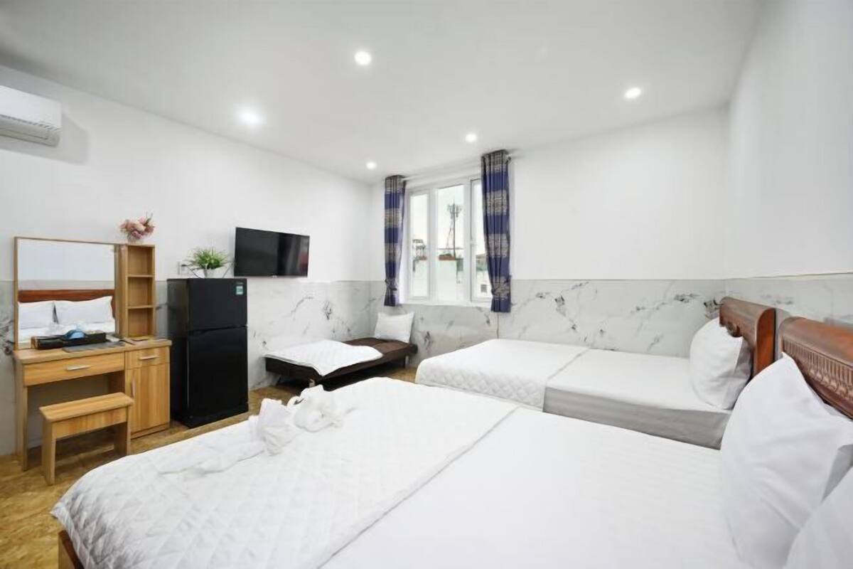 Bureau, rideaux occultants, chambres insonorisées, Wi-Fi gratuit