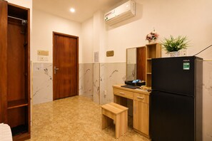 Family Room, City View - Yoyo Airport Saigon Hotel (Ho Chi Minh City)